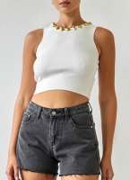 Crop top με τρουκ στη λαιμόκοψη