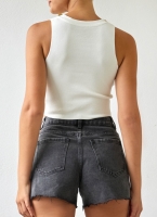 Crop top με τρουκ στη λαιμόκοψη