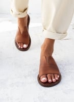 Σανδάλια δερμάτινα με άνοιγμα στη φάσα Iris Sandals