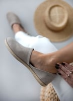 Εσπαντρίγιες suede με χαμηλά πλαϊνά