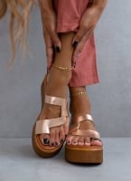Σανδάλια flatforms δερμάτινα με περαστή φάσα Estil