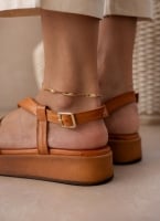 Σανδάλια flatforms δερμάτινα με λοξό λουράκι tfp