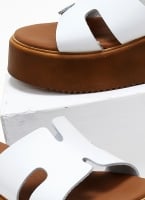 Flatforms δερμάτινα σανδάλια με ανοίγματα Estil