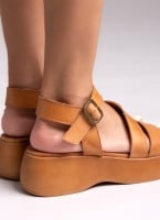 Flatforms δερμάτινα σανδάλια με μπαρέτα Tfp