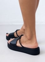 Flatforms σανδάλια με άνοιγμα και στρας Estil