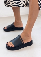 Flatforms σανδάλια με φαρδιά φάσα και στρας Estil
