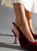 Γόβες μυτερές slingback από velvet ύφασμα TFP