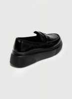 Loafers flatforms με αγκράφα