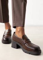 Loafers με τακούνι και strass