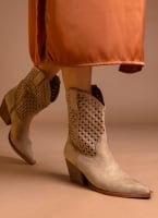 Μποτάκια cowboy με διάτρητο σχέδιο CORINA