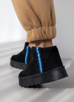 Μποτάκια με γούνα και boho τρέσα