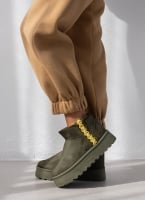 Μποτάκια με γούνα και boho τρέσα