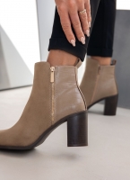 Μποτάκια suede με ανάγλυφο pattern Erynn