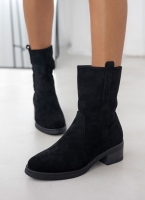 Μποτάκια suede με εξωτερική ραφή
