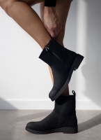Μποτάκια suede με φερμουάρ