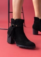 Μποτάκια suede με ζωνάκι και κρόσσια