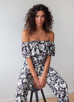 Overall με μεγάλα λουλούδια