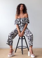 Overall με μεγάλα λουλούδια