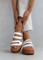 Σανδάλια flatforms δερμάτινα με ανοίγματα estil