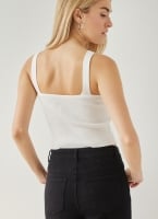 Crop top πλεκτό με άνοιγμα