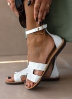 Σανδάλια ankle strap με ανάγλυφο σχέδιο estil 