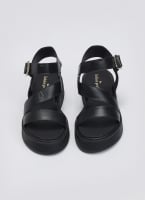 Σανδάλια δερμάτινα flatforms με φάσες Tfp