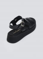 Σανδάλια δερμάτινα flatforms με φάσες Tfp