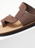 Σανδάλια δερμάτινα με πλεκτό pattern estil