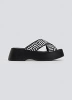 Σανδάλια flatforms crossover με print Estil