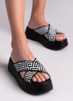 Σανδάλια flatforms crossover με print Estil