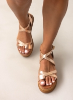 Σανδάλια flatforms δερμάτινα με crossover λουράκια Estil