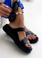 Σανδάλια flatforms δερμάτινα με ιδιαίτερη φάσα tfp