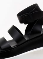 Σανδάλια flatforms δερμάτινα με μπαρέτα TFP