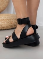 Σανδάλια flatforms δερμάτινα με μπαρέτα TFP