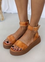 Σανδάλια flatforms δερμάτινα με μπαρέτα TFP