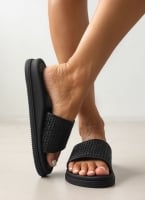 Σανδάλια flatforms με φαρδιά ψάθινη φάσα Estil