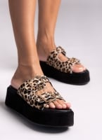 Σανδάλια flatforms ponyskin με print 2552/05
