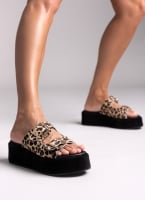 Σανδάλια flatforms ponyskin με print 2552/05