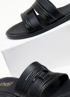 Σανδάλια με περαστά λουράκια και pattern Estil