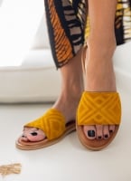 Σανδάλια suede με ανάγλυφη φάσα estil