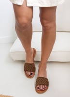 Σανδάλια suede με ανάγλυφη φάσα estil