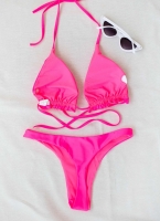 Σετ bikini με frilled λεπτομέρεια