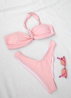Bikini σετ με ιδιαίτερο τοπ