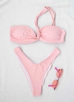 Bikini σετ με ιδιαίτερο τοπ