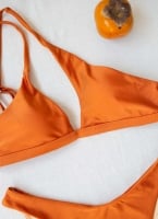 Σετ bikini με λοξό σχέδιο στον ώμο