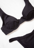 Σετ bikini με μπανέλα και φαρδιές ράντες
