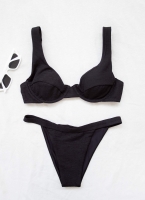 Σετ bikini με μπανέλα και φαρδιές ράντες