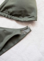 Σετ γυαλιστερό bikini με διάφανα λουράκια