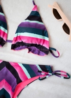 Σετ ριγέ bikini με κορδονάκια