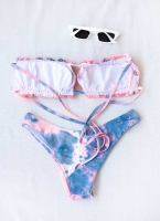 Σετ tie dye bikini με frilled λεπτομέρεια